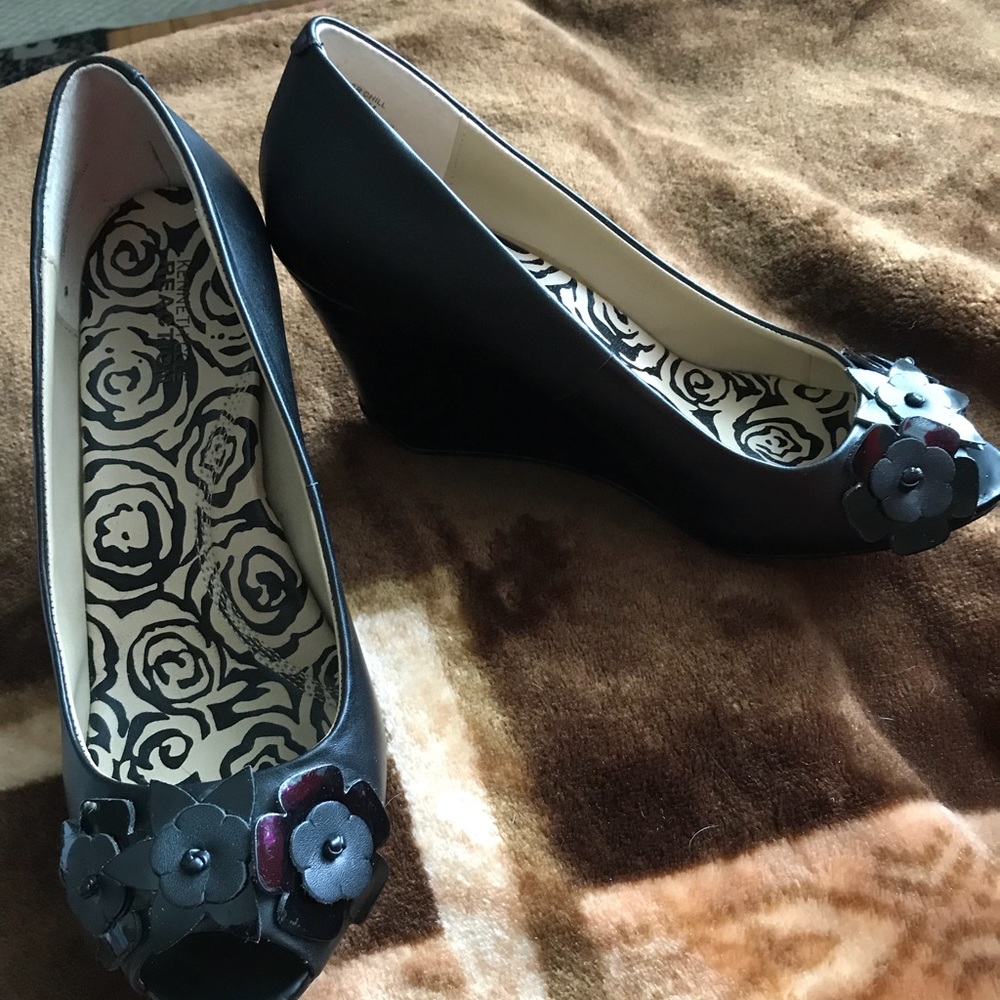 Kenneth Cole Reaction Wedge heels